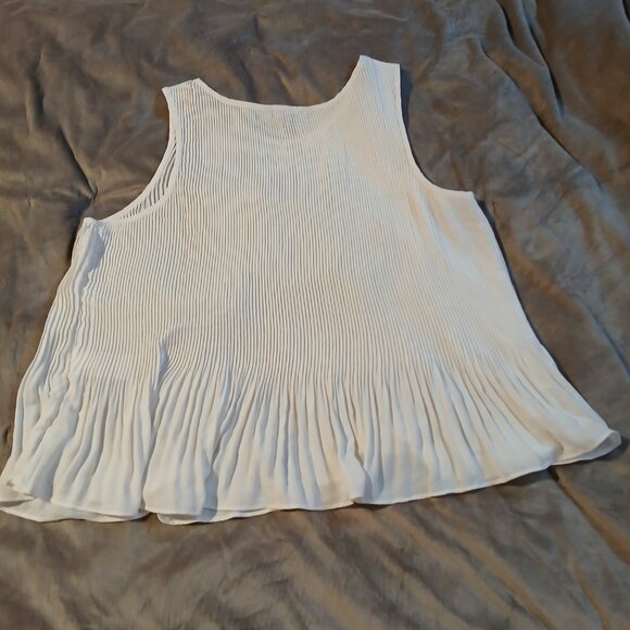 Banana Republic Factory Women's Pleated Sleeveless Blouse Ivory SZ PM - Picture 7 of 8
